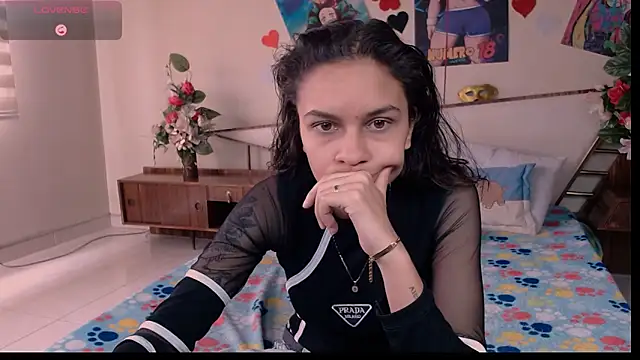 Snapshot of Skylovershot chatting on October 2025 03:57:02 PM Skylovershot online show from October 2025 03:57:02 PM