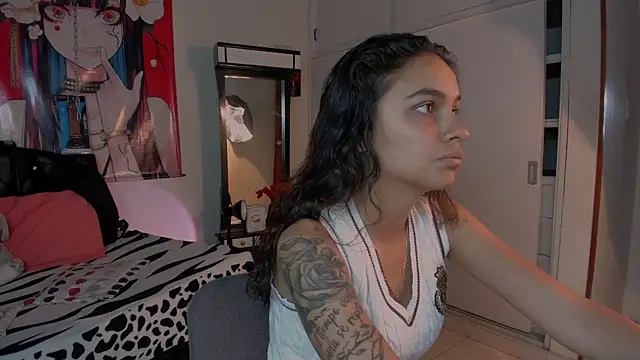 Snapshot of Skylovershot chatting on October 2025 01:33:02 PM Skylovershot online show from October 2025 01:33:02 PM