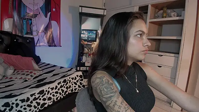 Snapshot of Skylovershot chatting on October 2025 07:35:02 PM Skylovershot online show from October 2025 07:35:02 PM