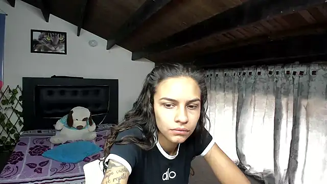 Snapshot of Skylovershot chatting on November 2025 01:43:03 PM Skylovershot online show from November 2025 01:43:03 PM