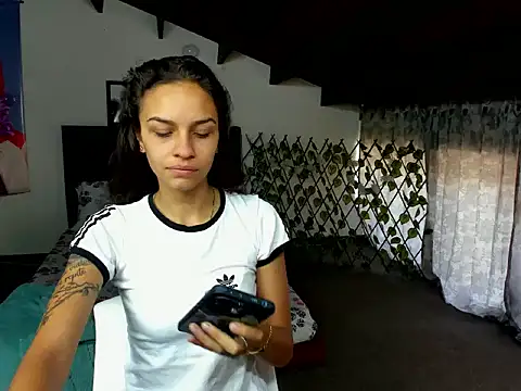 Snapshot of Skylovershot chatting on November 2025 01:44:02 PM Skylovershot online show from November 2025 01:44:02 PM