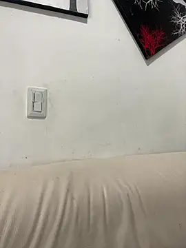 zaracollins01 online show from October 2025 02:06:02 PM