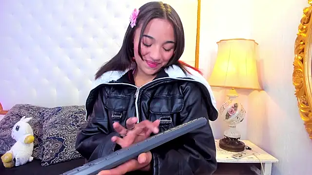 Manelyk evanss  online show from October 2025 11:00:02 AM