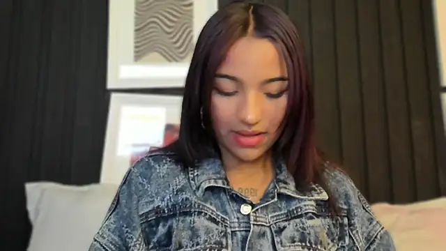 Snapshot of Manelyk_evanss_ chatting on December 2025 10:57:02 AM Manelyk evanss online show from December 2025 10:57:02 AM