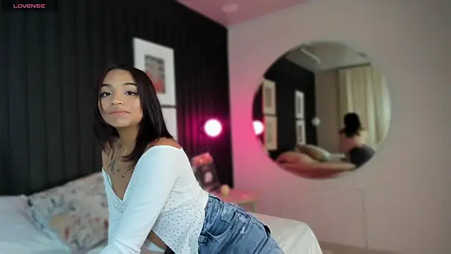 Snapshot of Manelyk_evanss_ chatting on December 2025 11:08:01 AM Manelyk evanss online show from December 2025 11:08:01 AM