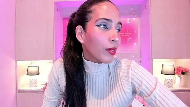 Snapshot of LexxaQueen chatting on September 2025 04:05:01 AM LexxaQueen online show from September 2025 04:05:01 AM