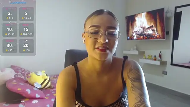 Snapshot of Emmili_Saenz chatting on September 2025 07:59:01 PM Emmili Saenz online show from September 2025 07:59:01 PM