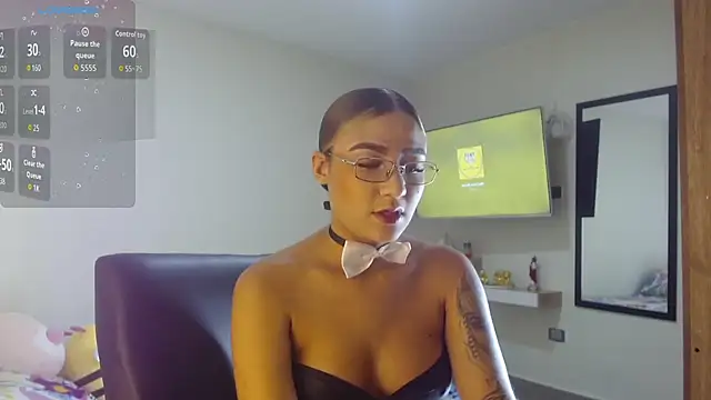 Snapshot of Emmili_Saenz chatting on September 2025 09:39:02 PM Emmili Saenz online show from September 2025 09:39:02 PM