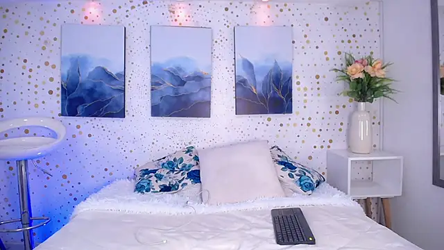 Snapshot of Emily_Vaughan chatting on November 2025 03:29:02 AM Emily Vaughan online show from November 2025 03:29:02 AM