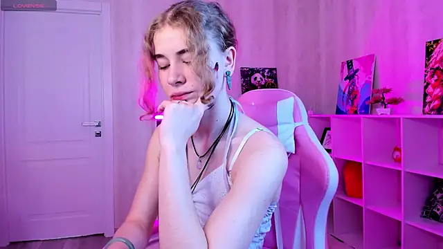 Snapshot of sunn_shine chatting on September 2025 09:00:01 AM sunn shine online show from September 2025 09:00:01 AM