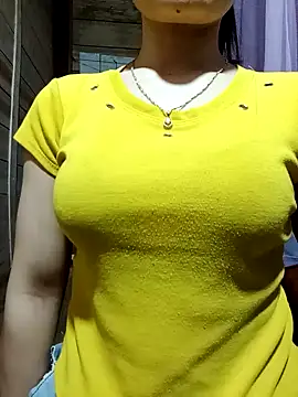 Snapshot of LucyyLy chatting on October 2025 01:22:01 AM LucyyLy online show from October 2025 01:22:01 AM