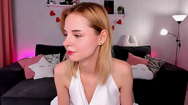 Snapshot of LillianShine chatting on September 2025 11:54:02 AM LillianShine online show from September 2025 11:54:02 AM