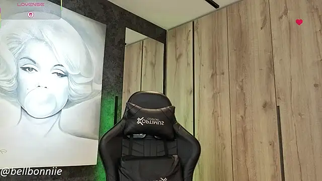 Snapshot of belllbonniie chatting on October 2025 08:00:02 PM belllbonniie online show from October 2025 08:00:02 PM