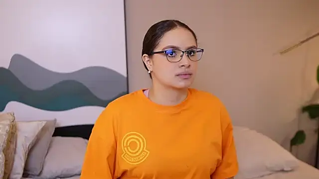 Snapshot of Tayler_Kim chatting on October 2025 04:28:01 PM Tayler Kim online show from October 2025 04:28:01 PM