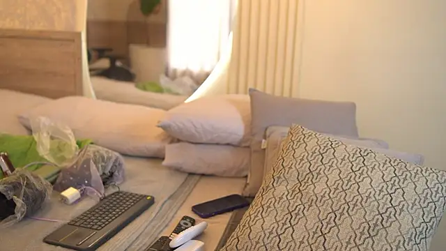 Snapshot of Tayler_Kim chatting on October 2025 07:03:02 PM Tayler Kim online show from October 2025 07:03:02 PM