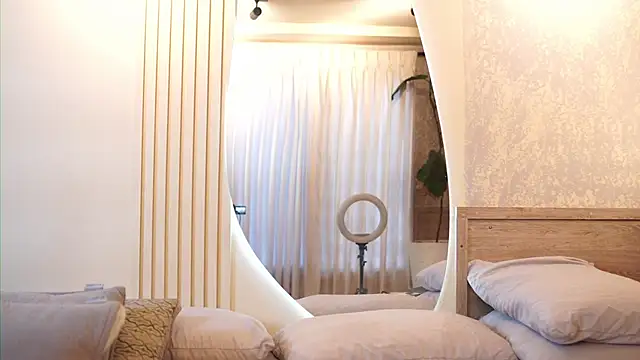 Snapshot of Tayler_Kim chatting on November 2025 07:34:01 PM Tayler Kim online show from November 2025 07:34:01 PM