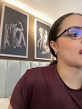 Tayler Kim online show from December 2025 06:34:02 PM