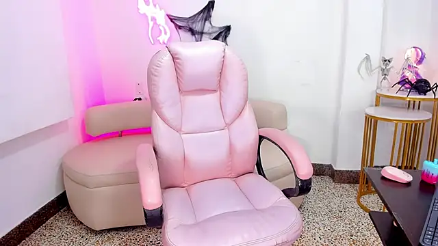 Snapshot of Miss_Francheska chatting on October 2025 11:43:01 AM Miss Francheska online show from October 2025 11:43:01 AM