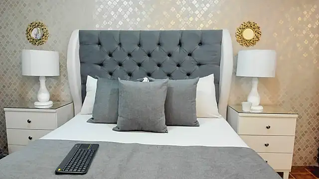 Snapshot of ZoeWilliis chatting on October 2025 12:35:01 PM ZoeWilliis online show from October 2025 12:35:01 PM