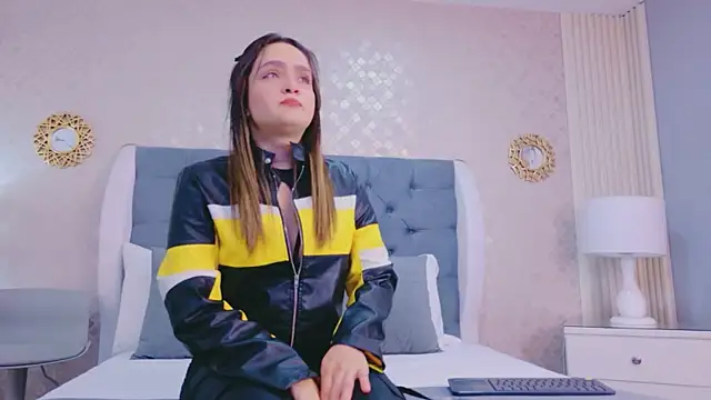 ZoeWilliis online show from June 2026 11:14:01 AM