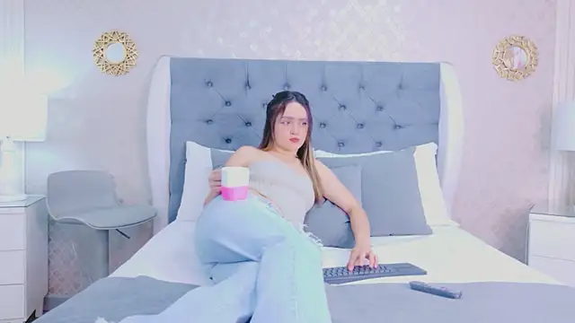 ZoeWilliis online show from June 2026 11:07:01 AM