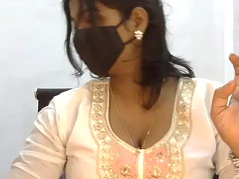 Hott Noor online show from November 2025 10:19:02 PM