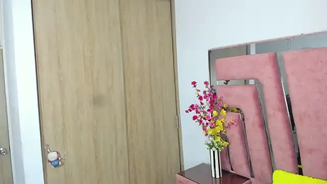 MaraKarly online show from November 2025 08:08:02 PM