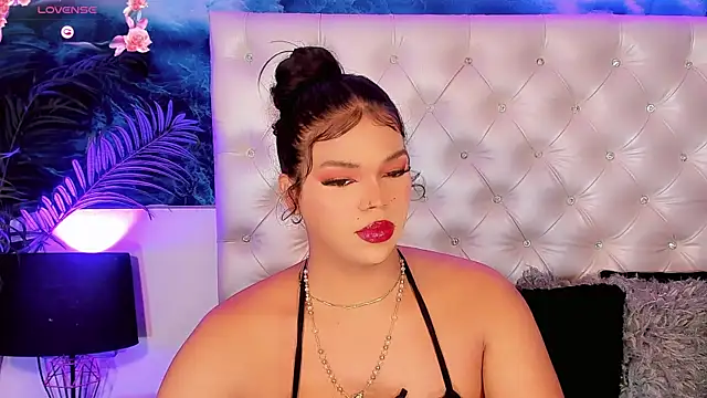 Valeria Swett  online show from June 2026 08:50:02 PM
