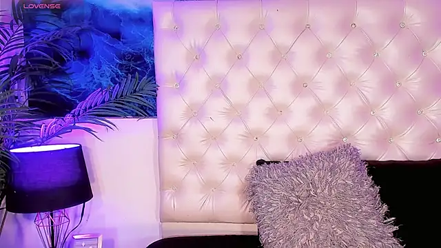 Valeria Swett  online show from June 2026 12:04:01 AM