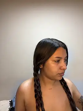  Chloe Smith online show from November 2025 08:13:02 PM