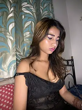 Snapshot of STRIP_GLOW chatting on February 2026 10:05:02 PM STRIP GLOW online show from February 2026 10:05:02 PM