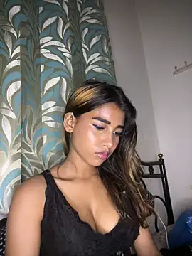 Snapshot of STRIP_GLOW chatting on February 2026 07:34:01 PM STRIP GLOW online show from February 2026 07:34:01 PM