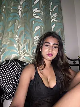 Snapshot of STRIP_GLOW chatting on March 2026 05:32:01 PM STRIP GLOW online show from March 2026 05:32:01 PM