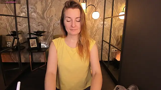 MeggySun online show from November 2025 01:24:01 PM