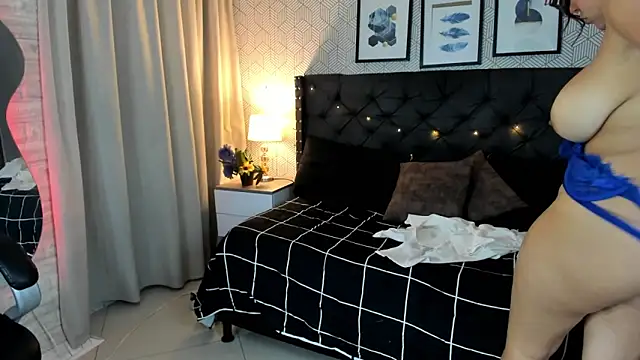 sophie  blare online show from February 2026 07:10:02 PM