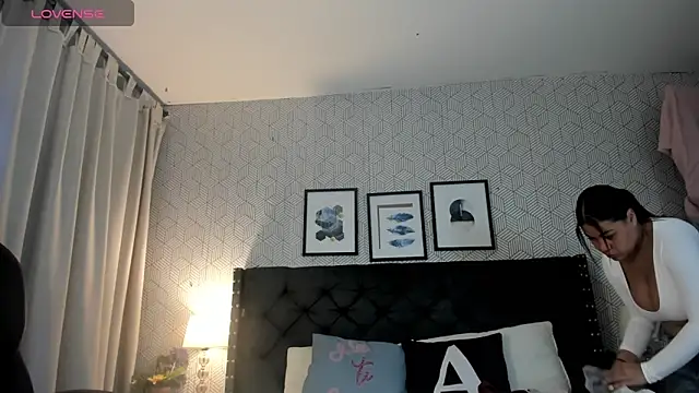 sophie  blare online show from April 2026 07:31:02 PM