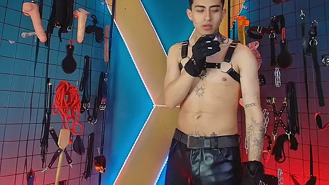 Snapshot of masterr_bdsm__ chatting on October 2025 12:38:01 PM masterr bdsm online show from October 2025 12:38:01 PM