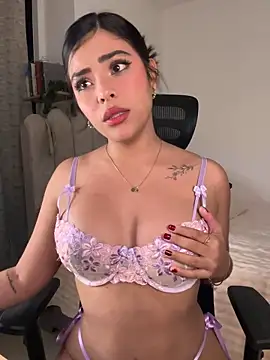 Snapshot of Sara-Evans chatting on November 2025 12:38:02 AM Sara-Evans online show from November 2025 12:38:02 AM