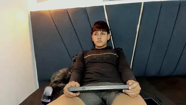 zeusapollofuck online show from September 2025 08:14:01 PM