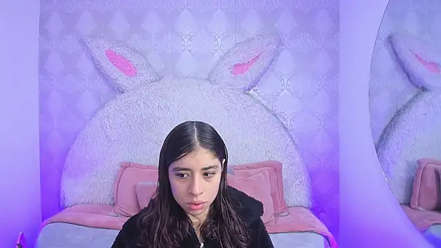 Gaby louse online show from April 2026 06:38:01 PM