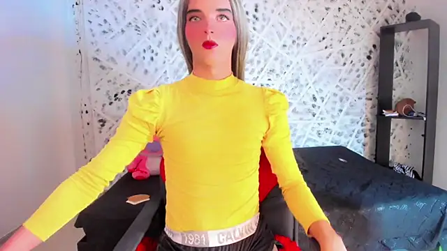 MIA HOT23CM S7S online show from October 2025 07:01:01 PM