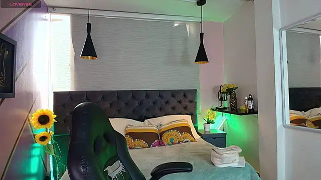 Annie Lii online show from December 2025 01:09:01 PM