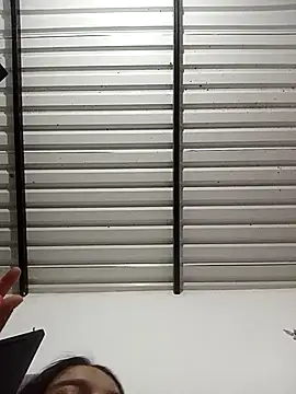 chloe 90 online show from November 2025 12:33:01 AM