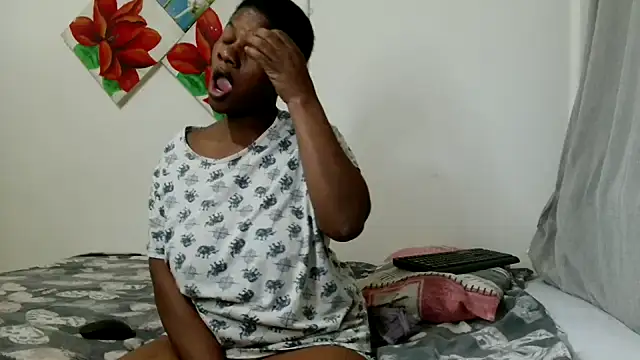 CrunchyxxSexy online show from September 2025 07:05:01 PM