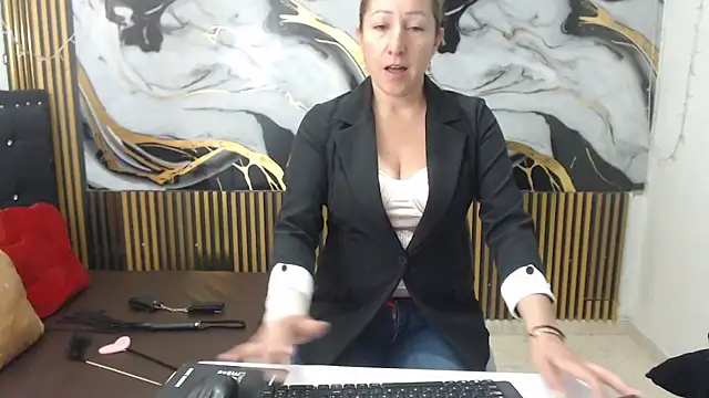 swetchrystal online show from October 2025 12:15:01 PM