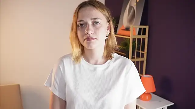 HollieCollelo online show from September 2025 04:01:01 AM