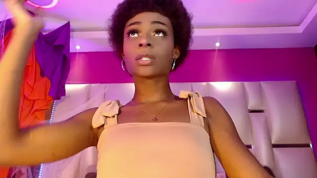 Snapshot of MariahMendezz chatting on October 2025 04:37:01 AM MariahMendezz online show from October 2025 04:37:01 AM