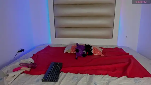 Luna and lindsy online show from October 2025 01:13:01 PM