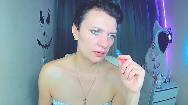 AvaSaturnian online show from October 2025 01:46:02 PM