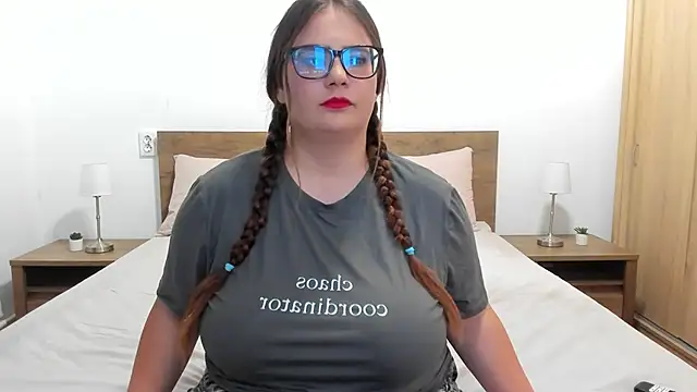 amiravyxen online show from September 2025 05:56:02 PM